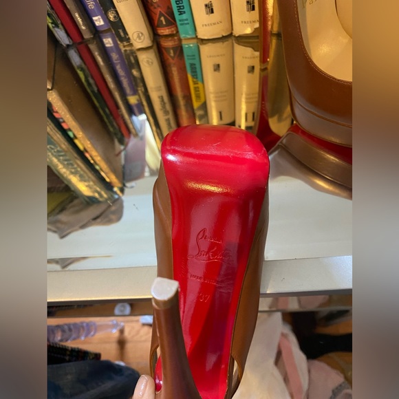 Brand new authentic Christian louboutin size 7 camel slingback never used - Picture 4 of 4